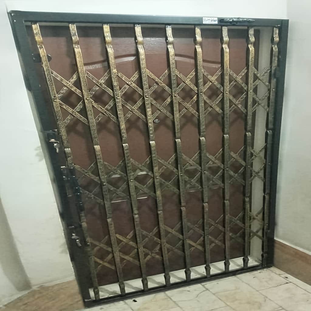 اجرای حفاظ آکاردئونی آهنی سه لوزی با ریل روان