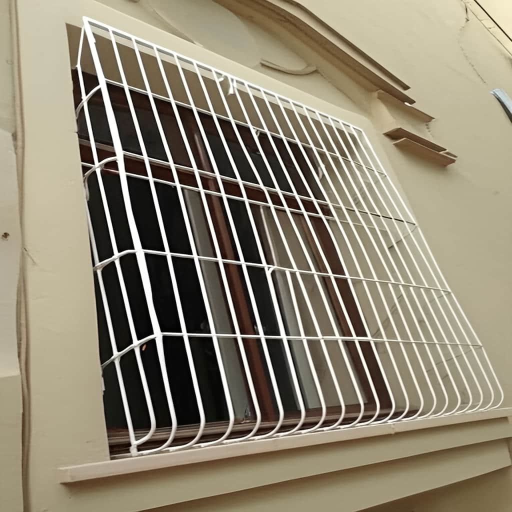 حفاظ پنجره فلزی با پروفیل محکم و بادوام
