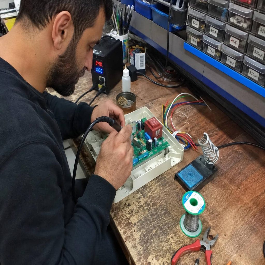 اجرای کرکره برقی اتوماتیک کنترل ریموت برای فروشگاه