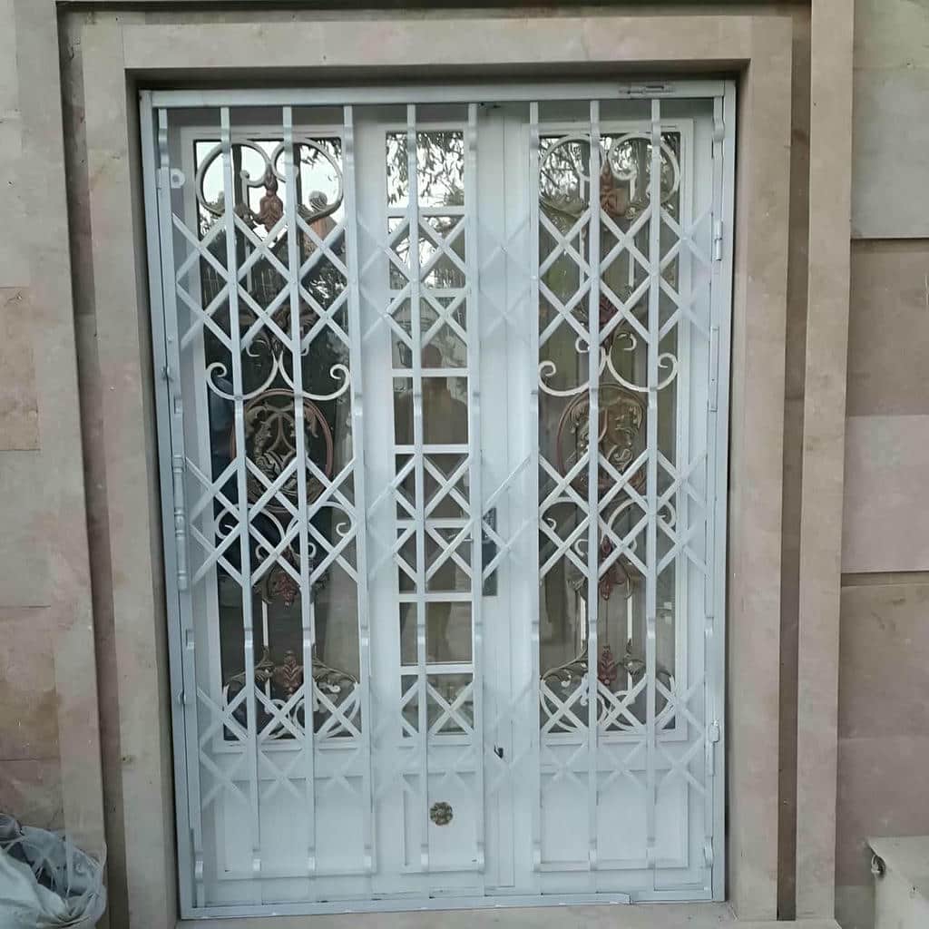 9 طرح درب آکاردئونی مدرن مشکی ورودی اداری