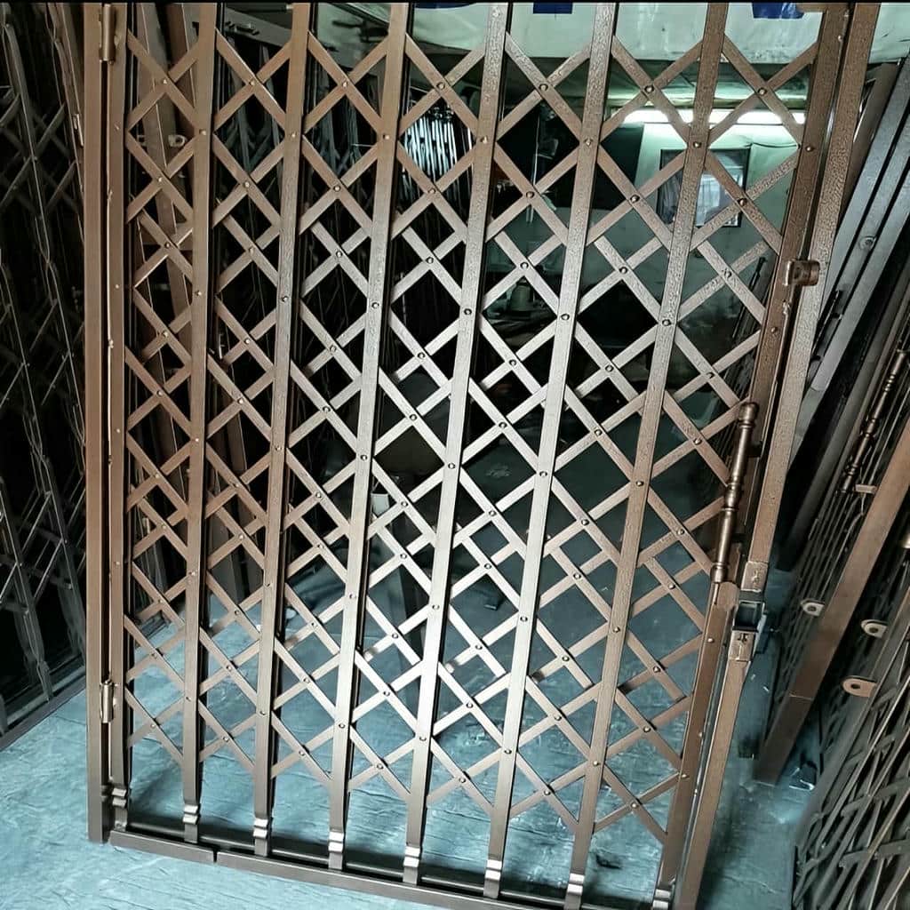 تولید درب آکاردئونی برای واحد اداری با تسمه آهنی
