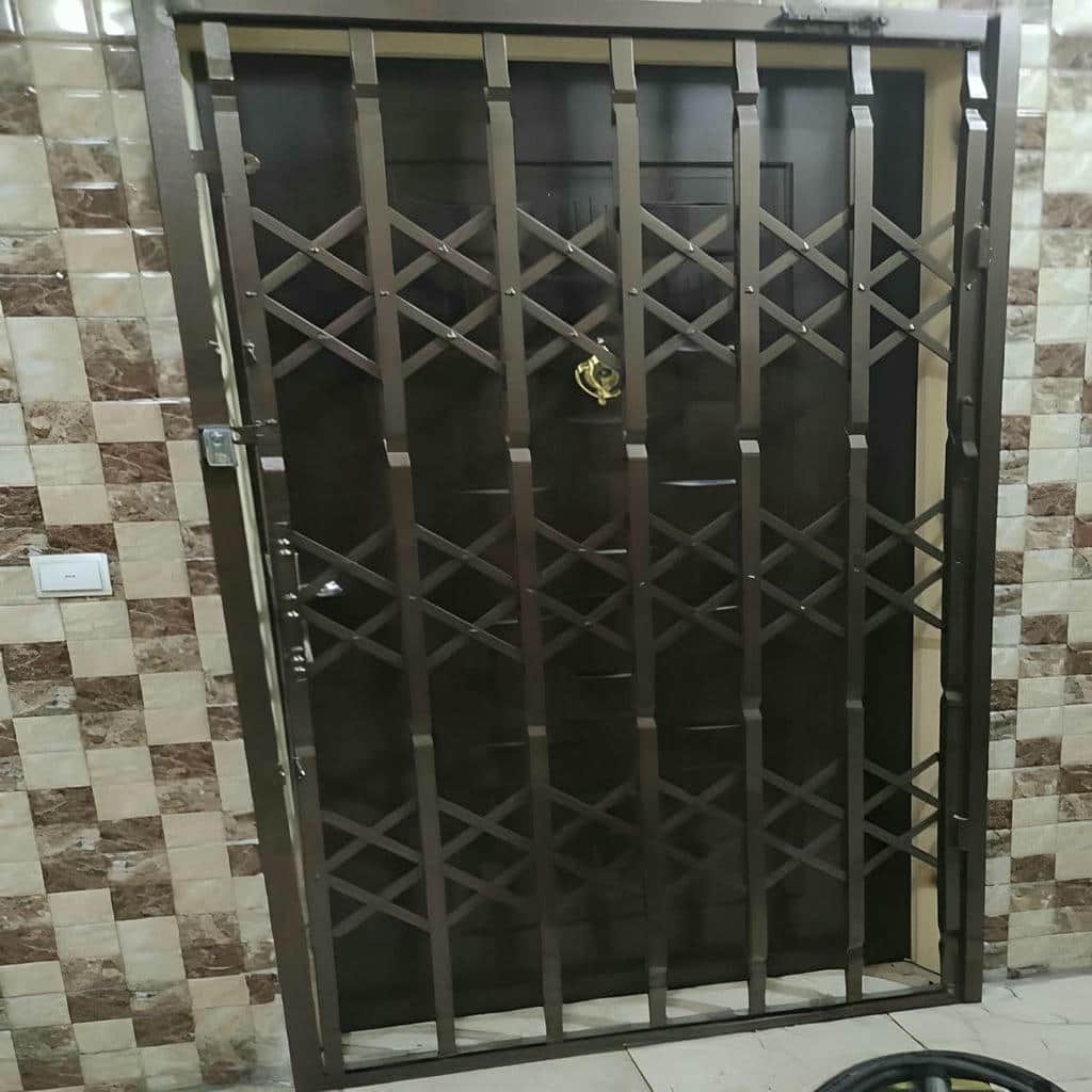 سفارش درب آکاردئونی آپارتمان با رنگ کوره‌ای