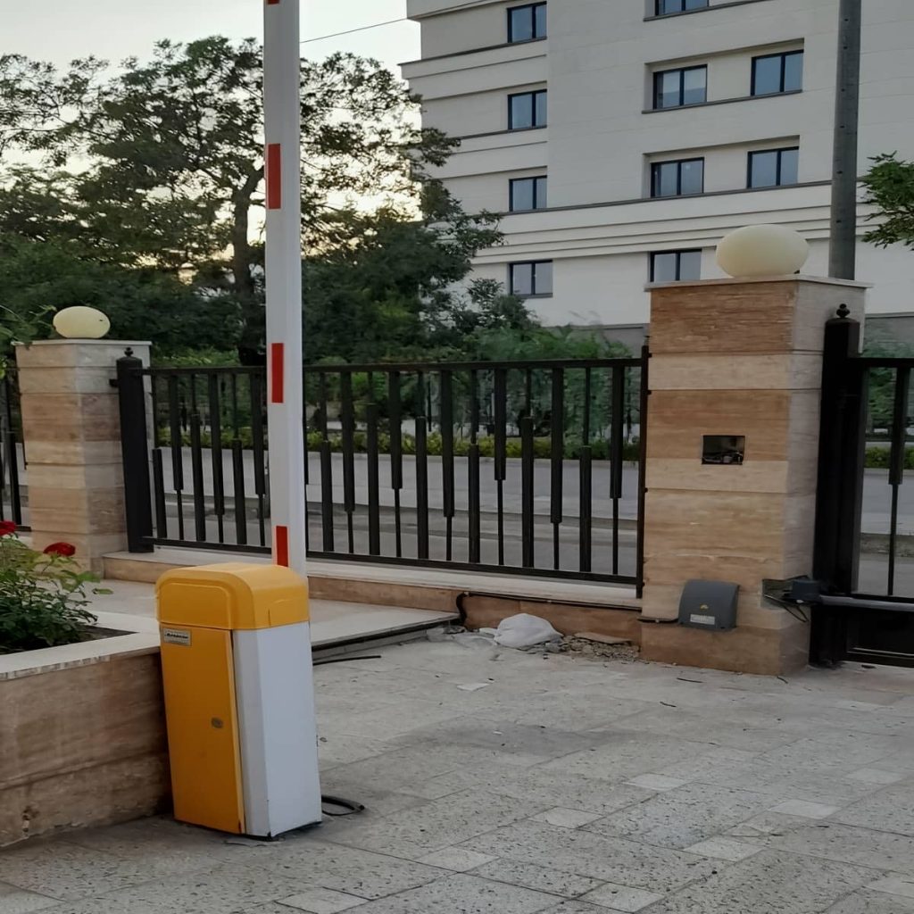 راهبند فروشگاهی پارکینگ طبقاتی برای ورودی مرکز خرید