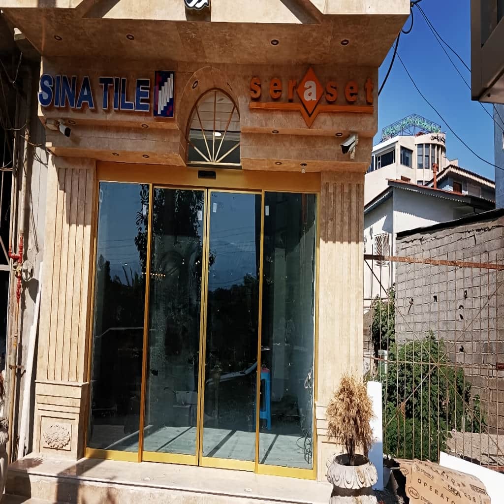 ساخت درب اتوماتیک شیشه ای گردان لابی با فریم آلومینیومی
