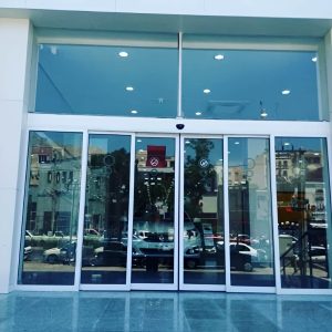 12 نمونه درب اتوماتیک شیشه ای لولایی سنسوردار