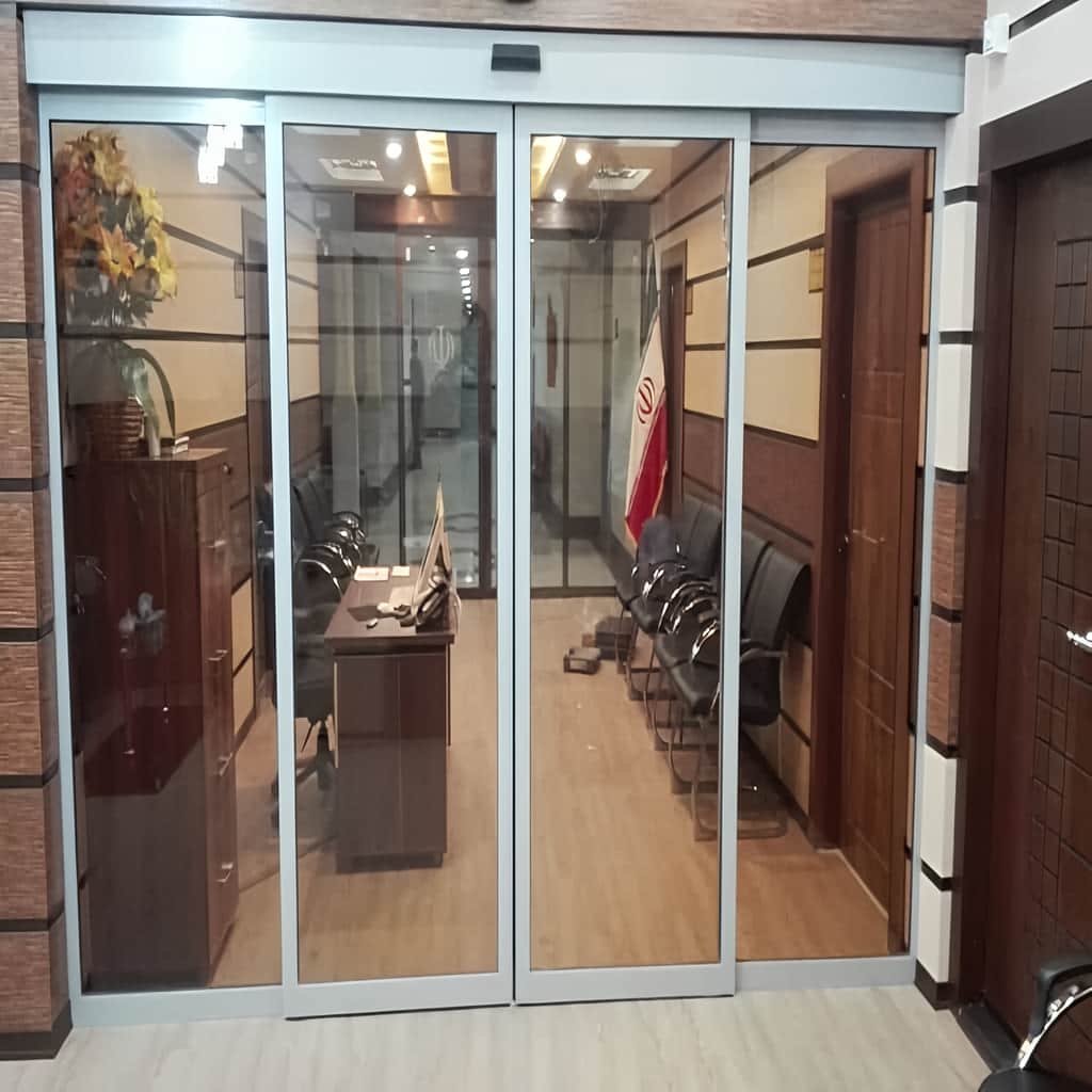 سفارش درب اتوماتیک شیشه ای اداری کارتخوان برای شرکت