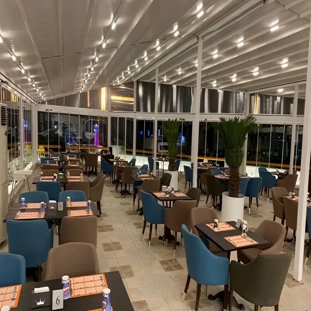 اجرای سقف جمع شونده برای رستوران و کافی شاپ