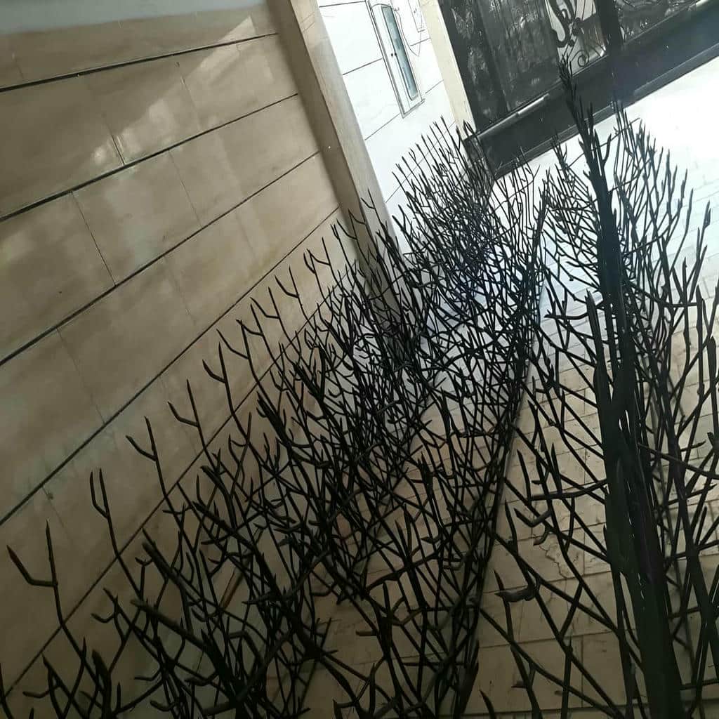 نصب حفاظ دیوار ضد سرقت میلگردی روی تاج دیوار