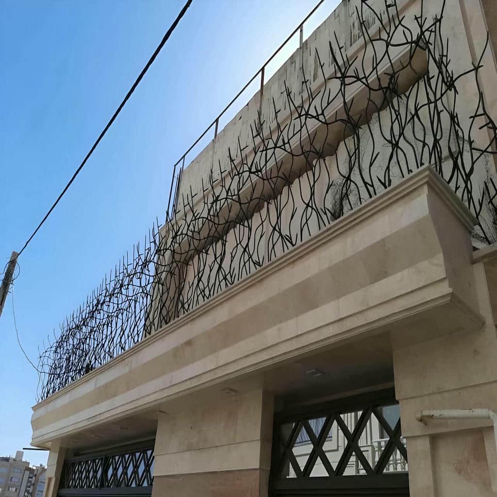 سفارش حفاظ دیوار فلزی ردیفی با رنگ کوره‌ای