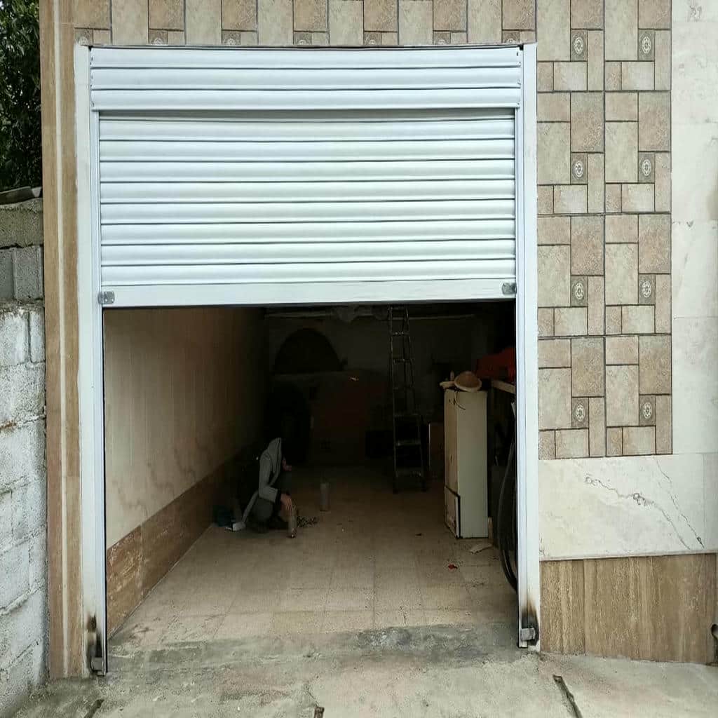 نصب کرکره برقی صنعتی فولادی با ریل تقویت‌شده