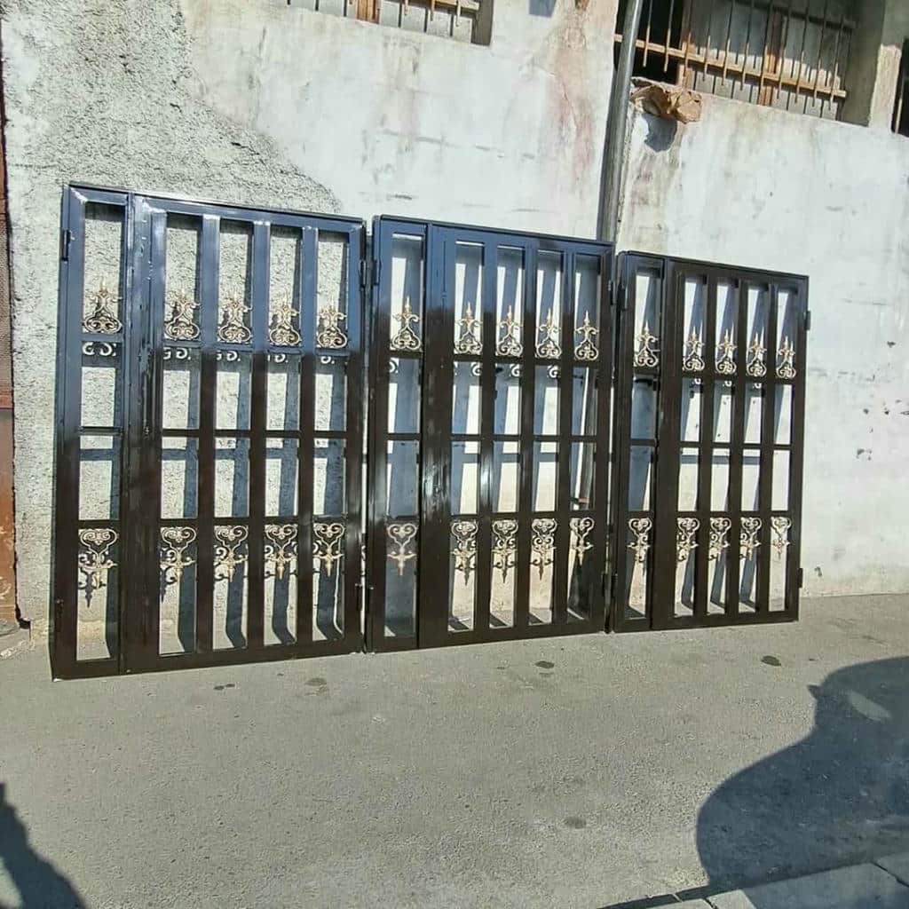 تولید حفاظ پشت درب آپارتمان ریلی با تسمه آهنی