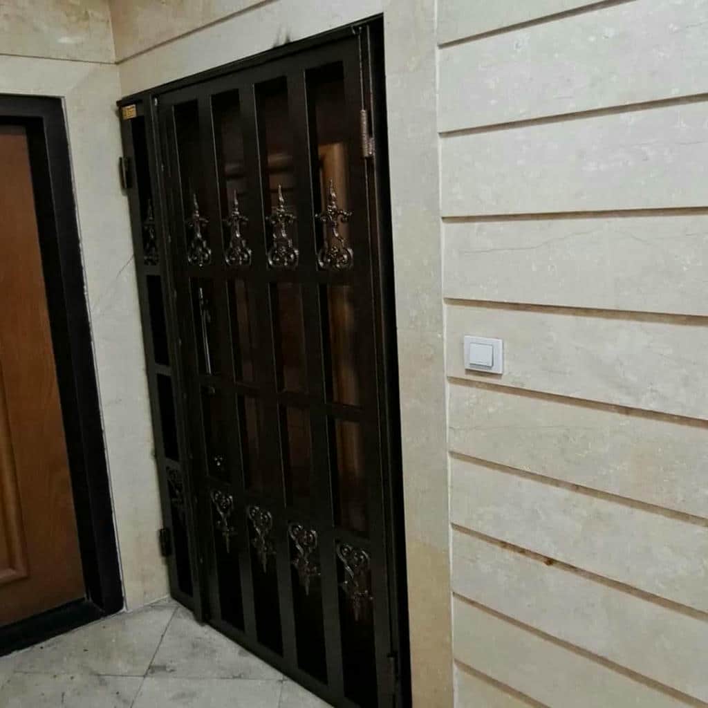 خدمات تعمیر حفاظ پشت درب آپارتمان ریلی و رگلاژ ریل