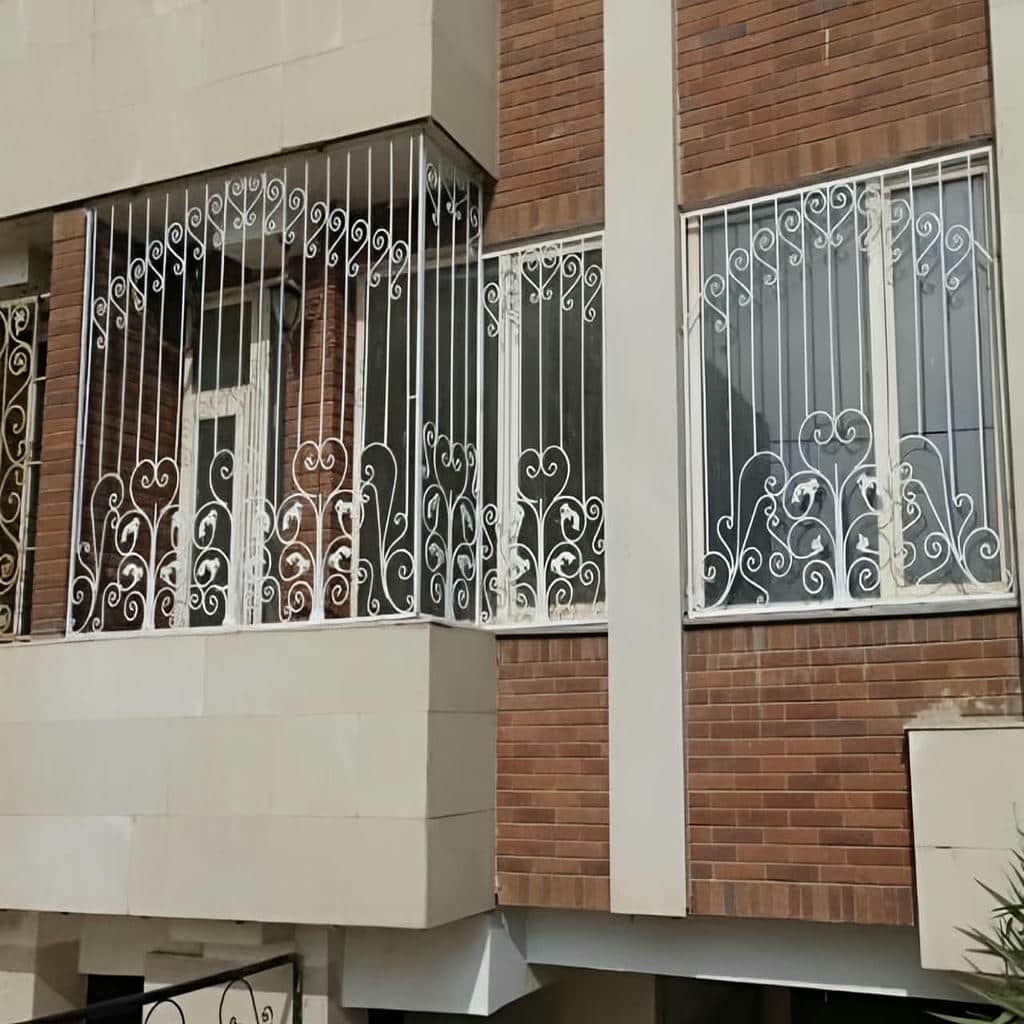 اجرای حفاظ پنجره دوجداره ضد سرقت با رنگ ضدزنگ