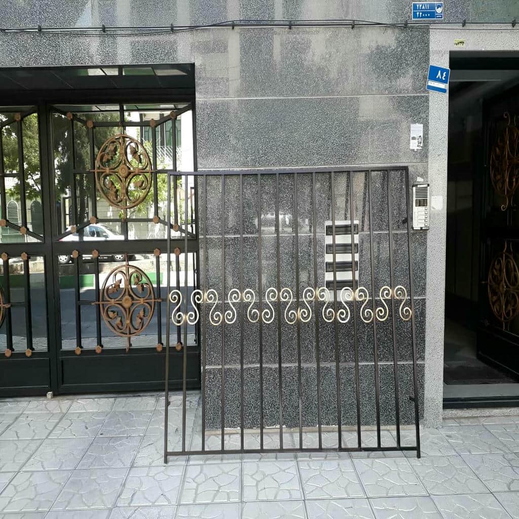 سفارش حفاظ پنجره ضد سرقت میله عمودی برای نمای ساختمان