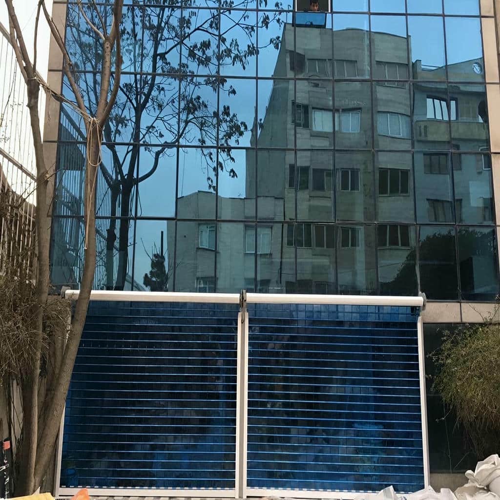 کرکره برقی ویلا ریموت دار برای ورودی پارکینگ