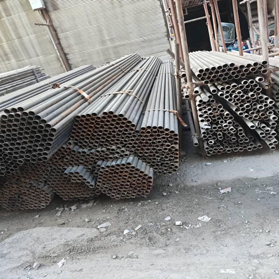 داربست فلزی برای نصب کتیبه محرم