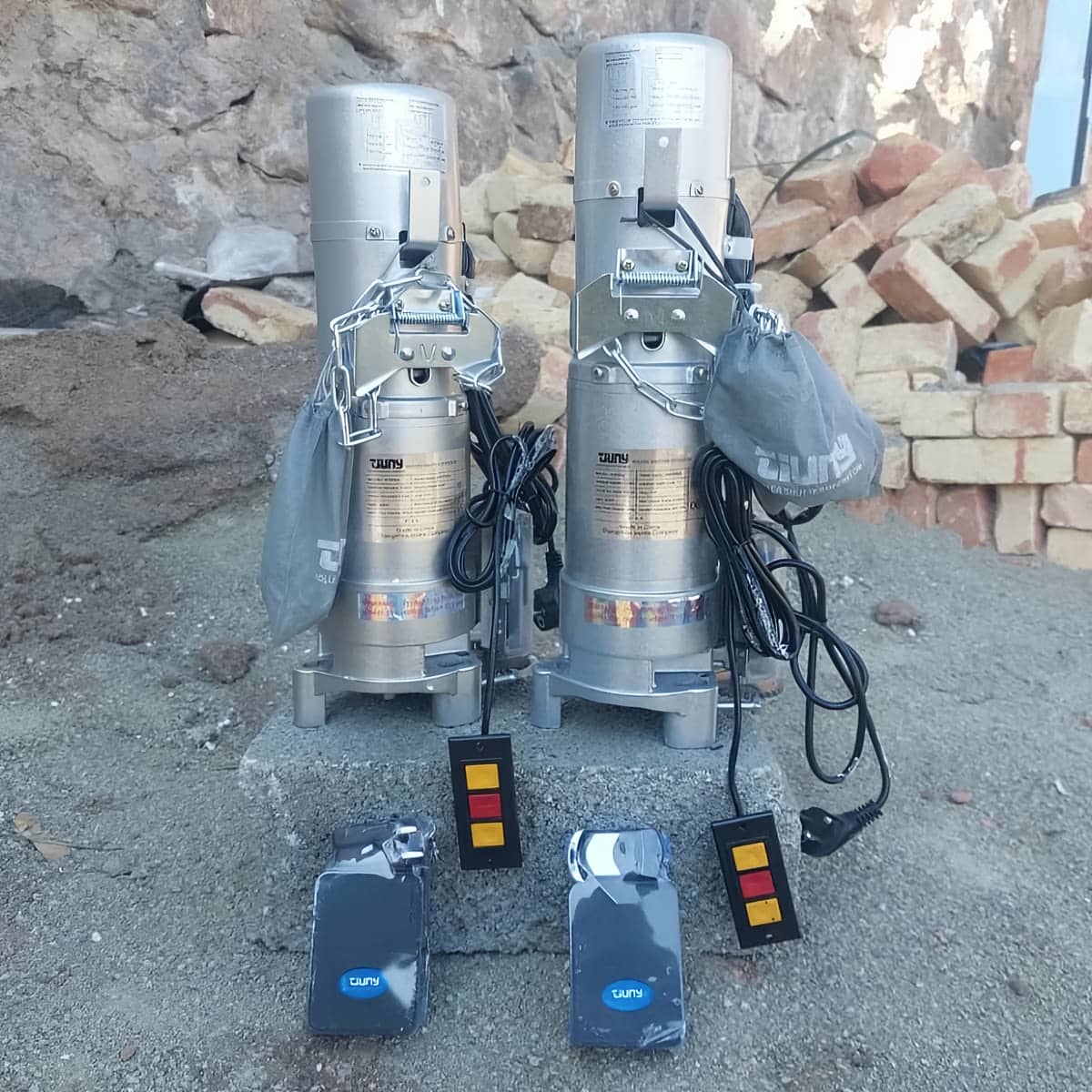 حفاظ کرکره ای برقی پشت درب آپارتمان با موتور ساید قدرتمند حفاظ کرکره ای برقی پشت درب آپارتمان با موتور ساید قدرتمند