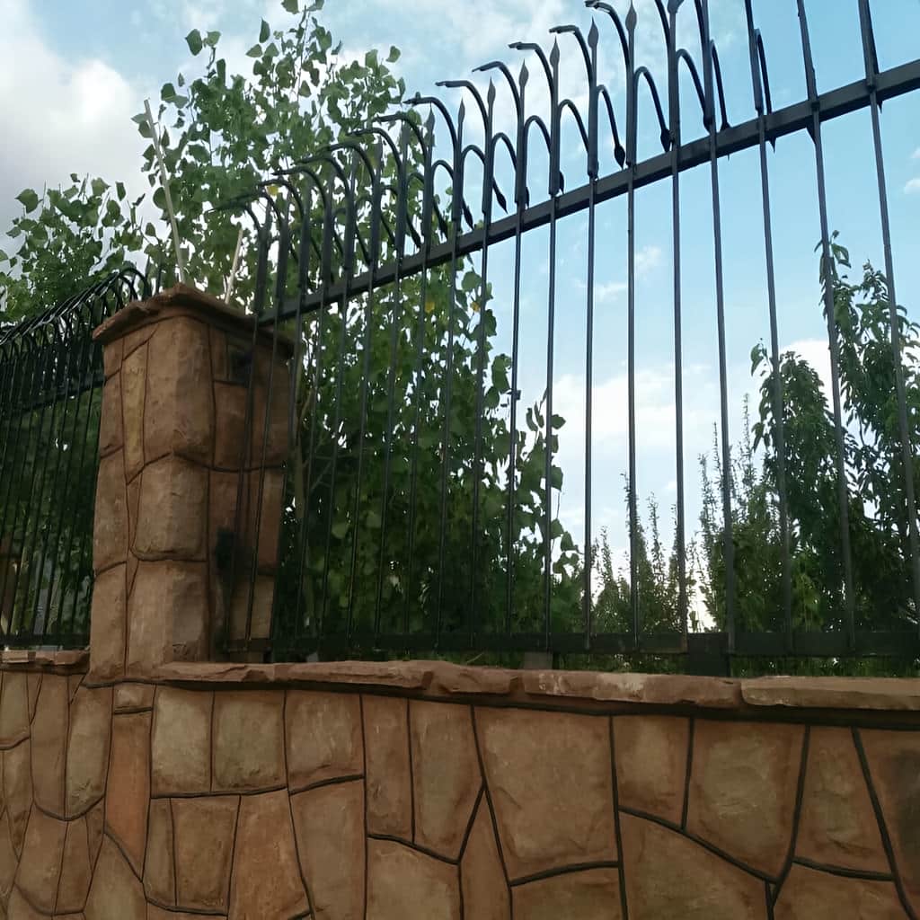 خرید حفاظ سرنیزه ای دیوار حیاط برای نمای مسکونی