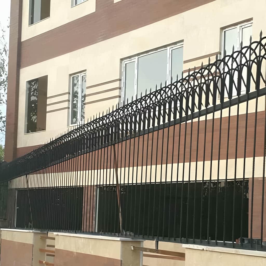 قیمت حفاظ دیوار کلاسیک سرنیزه بر اساس مدل و نصب