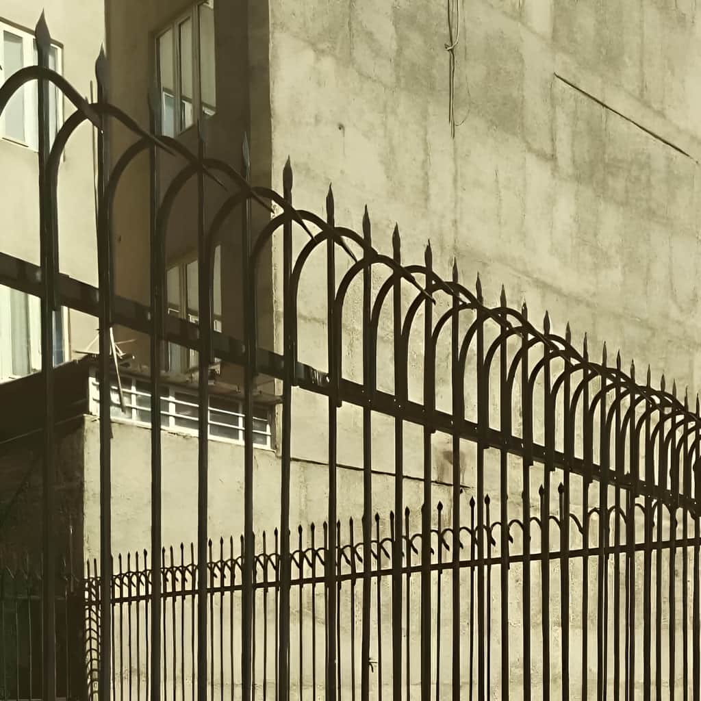 12 مدل حفاظ دیوار کلاسیک سرنیزه