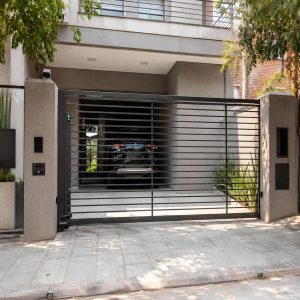 درب اتوماتیک ریلی حیاط با ریل فلزی مقاوم