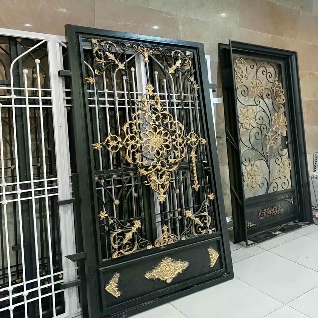 درب آهنی قاب دار ساده پارکینگ با طرح پوشیده برای حریم بیشتر
