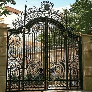 درب حیاط کتیبه دار فلزی با قاب مقاوم و رنگ مشکی مات