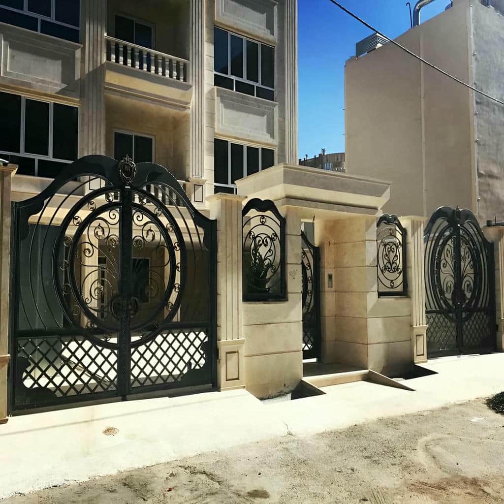 درب پارکینگ چند واحدی ساختمان مناسب ورودی خودرو و محوطه