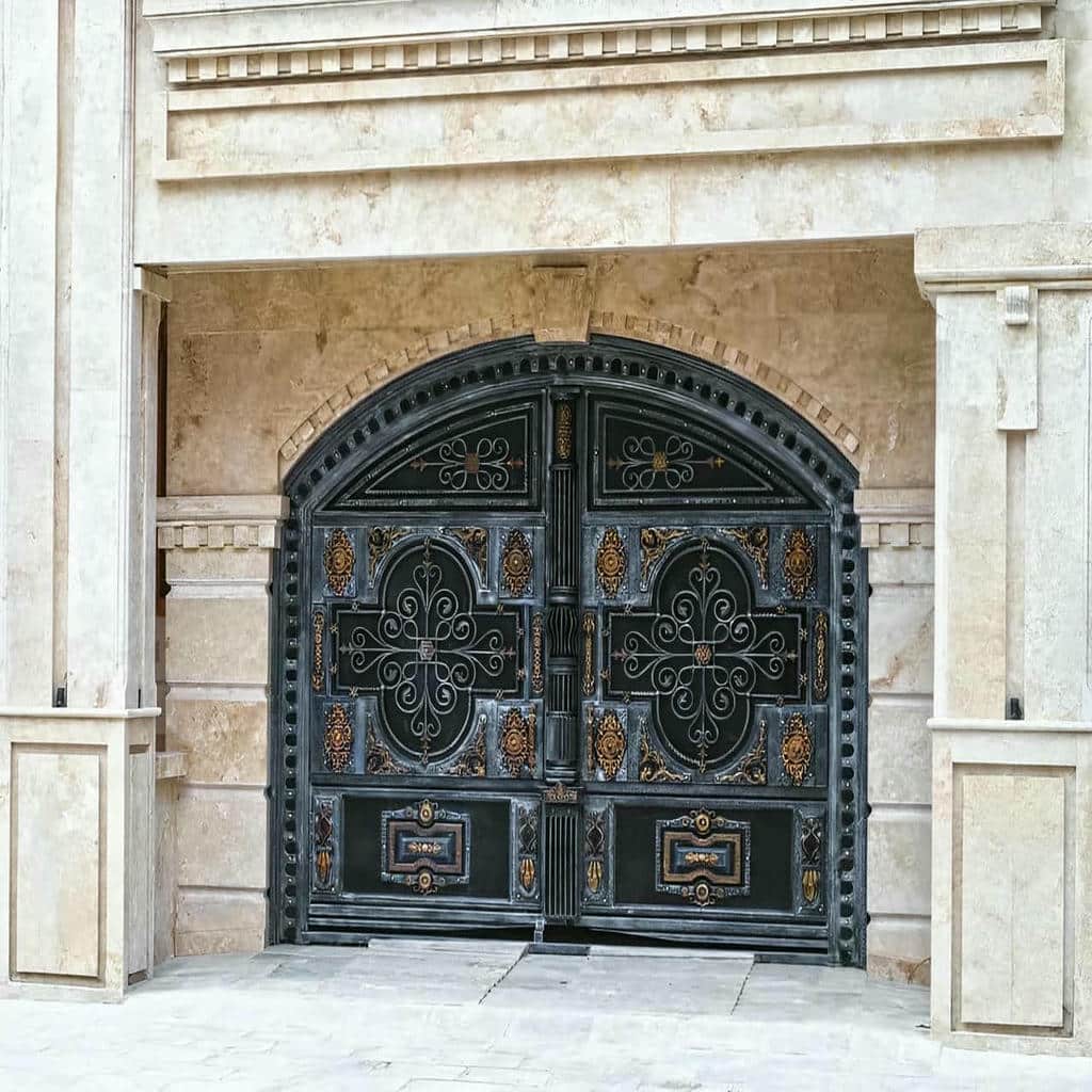 درب طرح چوب ترموود پارکینگ با چهارچوب تقویت شده و نصب اصولی