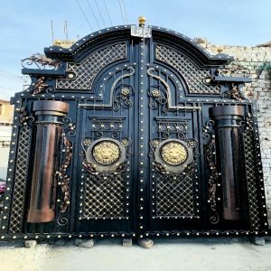 درب حیاط برش لیزری هندسی با ورق فلزی و رنگ مشکی