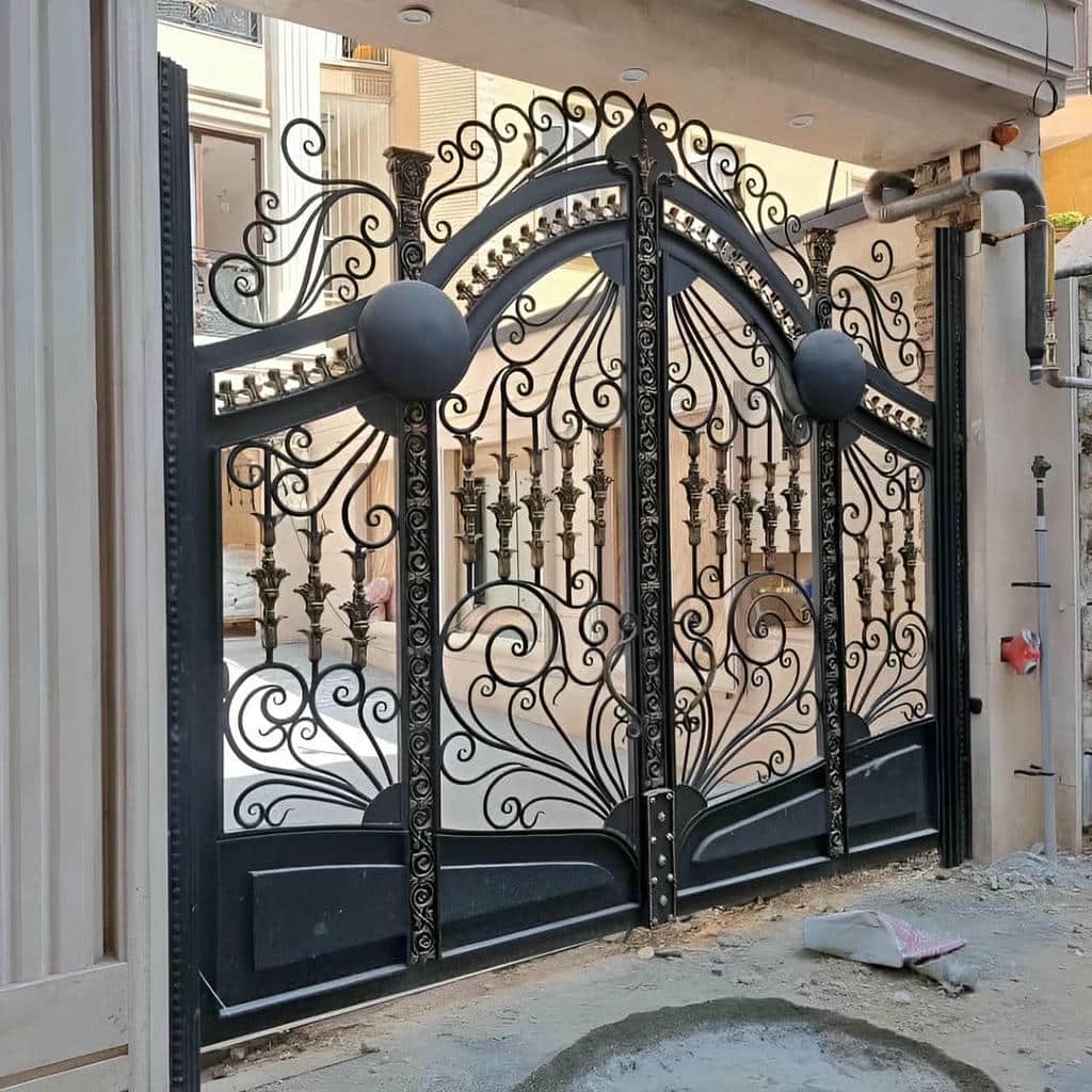 درب حیاط ورودی جنوبی با مدل ریلی و حرکت روان