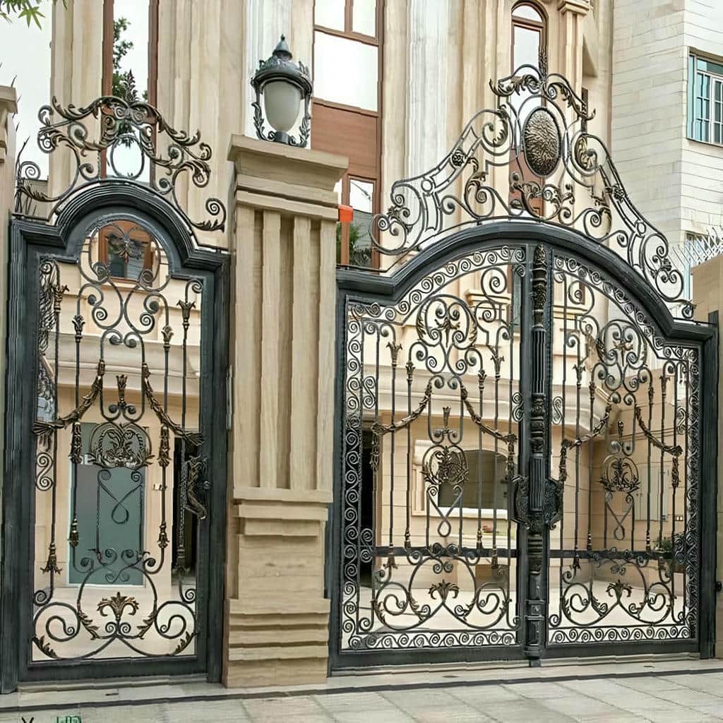 درب حیاط کشویی ریل زمینی با خطوط افقی برای نمای مدرن