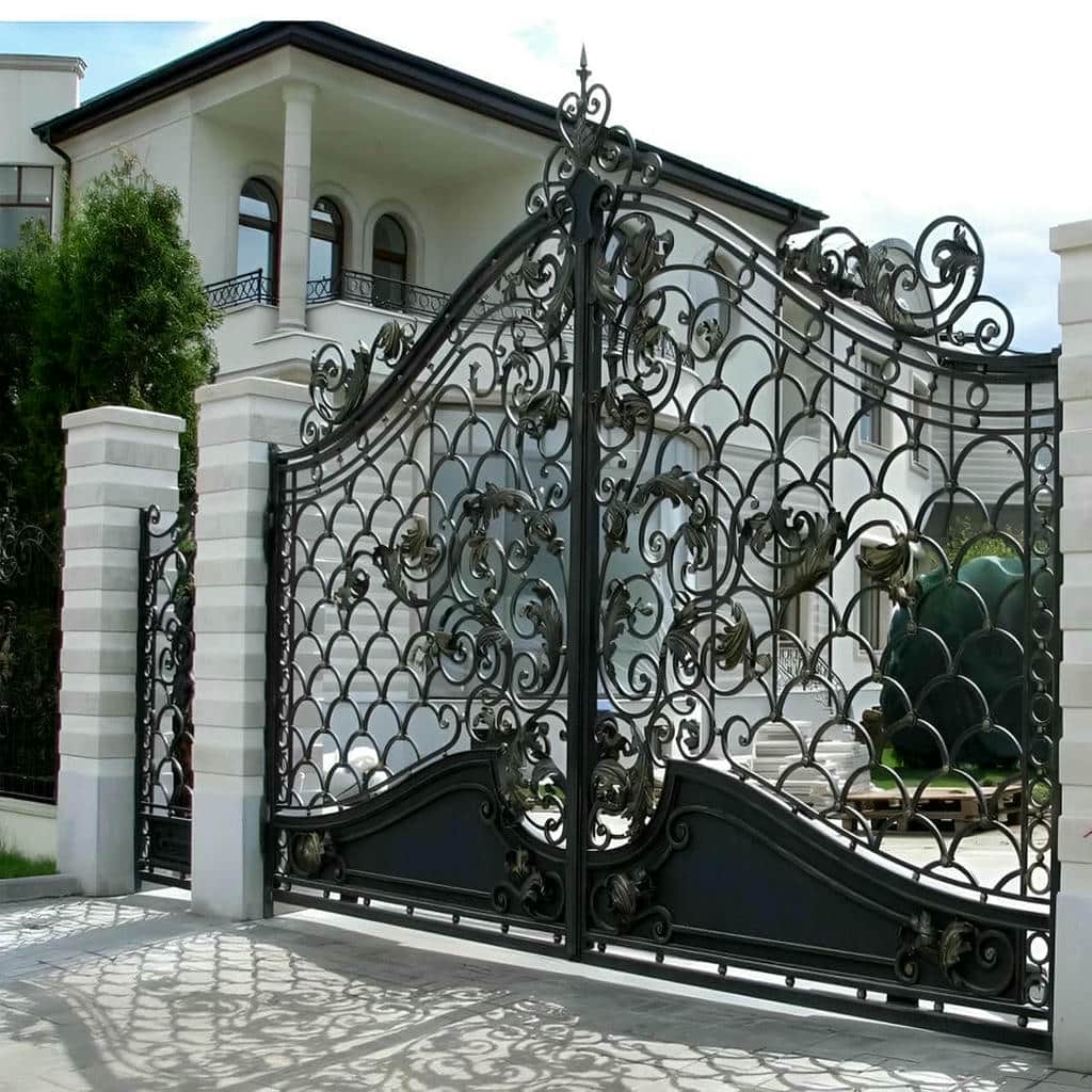 درب عریض ماشین رو پارکینگ با قاب برجسته و ظاهر رسمی