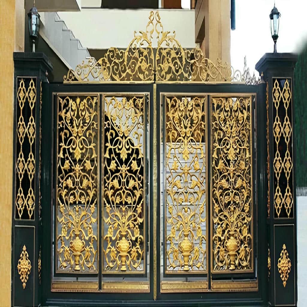 درب فرفورژه پارکینگ نمای رومی با تاج قوسی و نقش متقارن