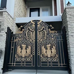 درب آهنی دو لنگه ورودی ساختمان با طرح کلاسیک و رنگ مات