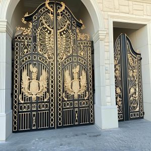 درب نفررو ویلایی کنار پارکینگ با بدنه فلزی مقاوم