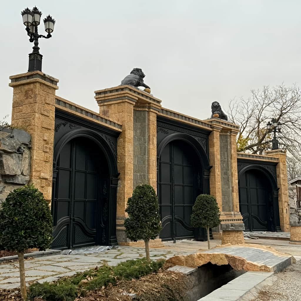درب ویلایی مینیمال خطی مدرن با بازشو ریلی