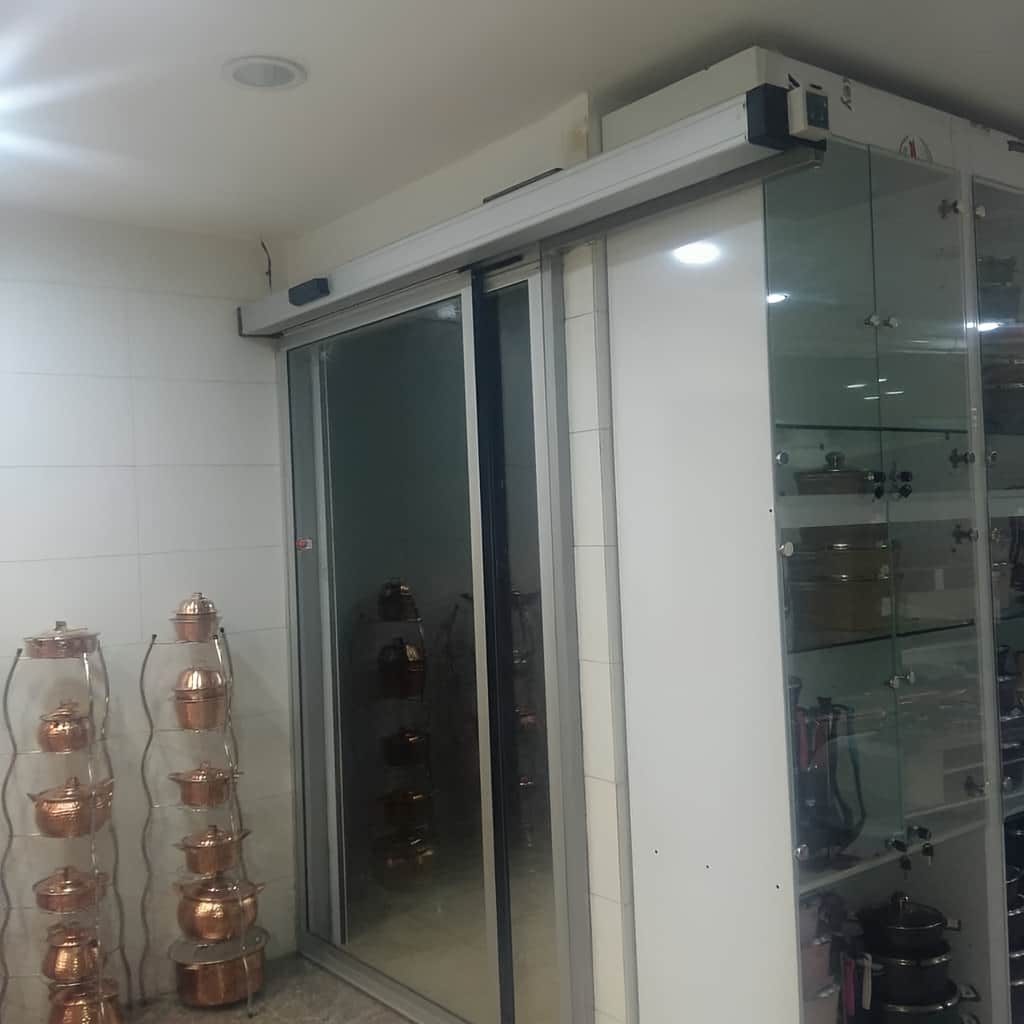 6 نمونه درب اتوماتیک شیشه ای تک لنگه لولایی