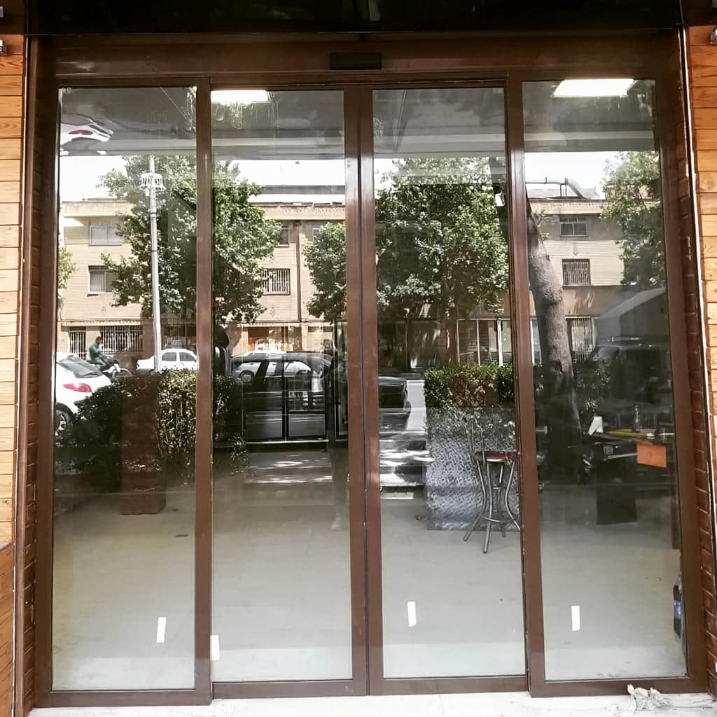 قیمت درب شیشه ای لمینت اتوماتیک لابی بر اساس مشخصات