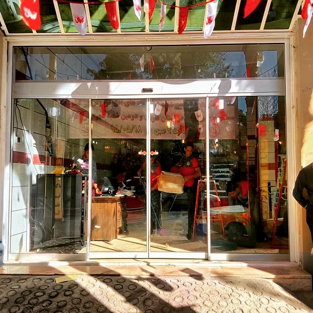 سفارش درب اتوماتیک شیشه ای تک لنگه لولایی برای کلینیک