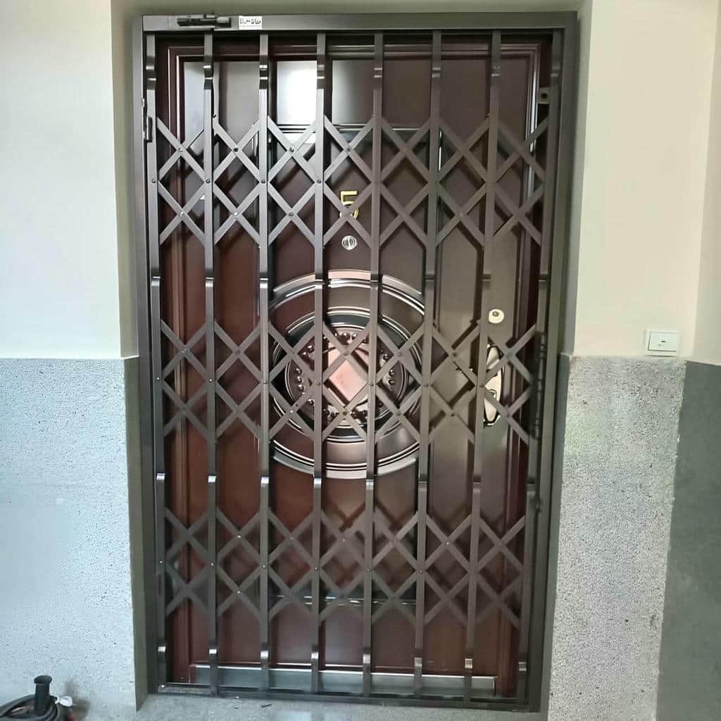 حفاظ پشت درب آپارتمان اتصالات مقاوم