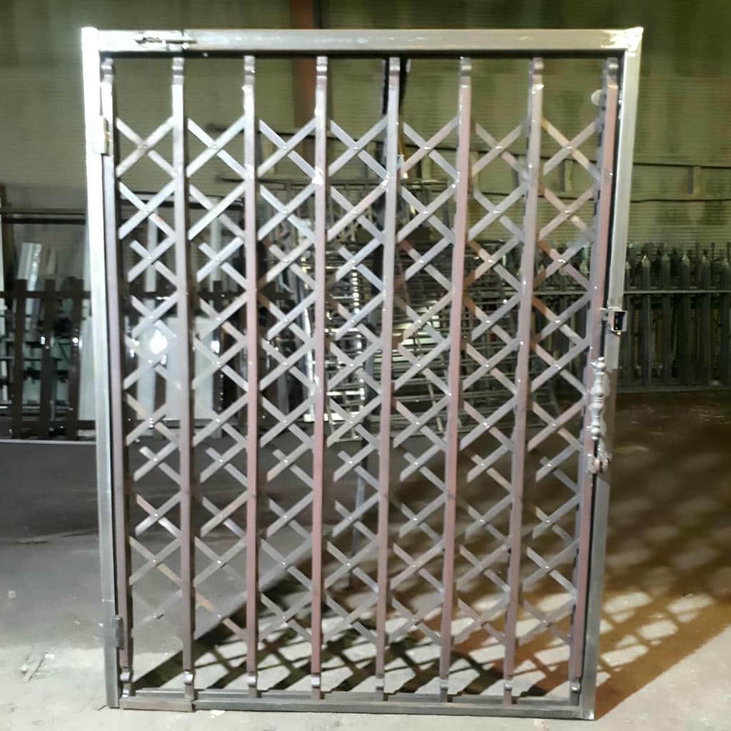 حفاظ آکاردئونی ساختمان مسکونی نمونه اجرای ورودی