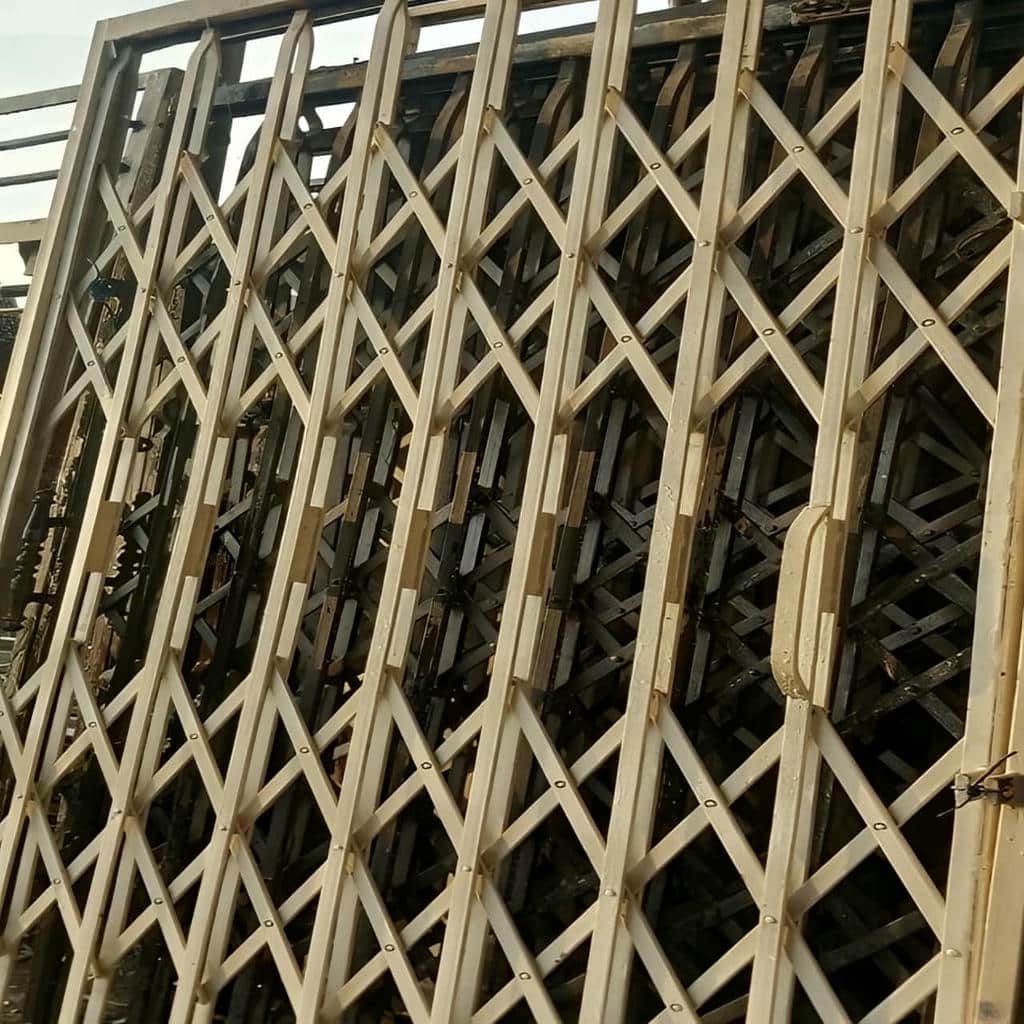 حفاظ درب ورودی سفارشی با طراحی لوکس