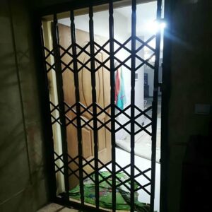 درب حفاظتی آپارتمان مدرن مینیمال