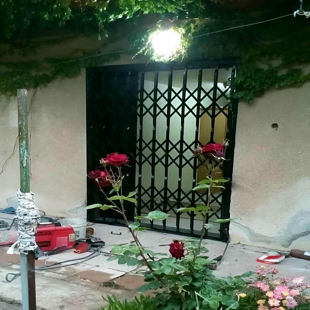 نرده آکاردئونی با پوشش رنگی مناسب