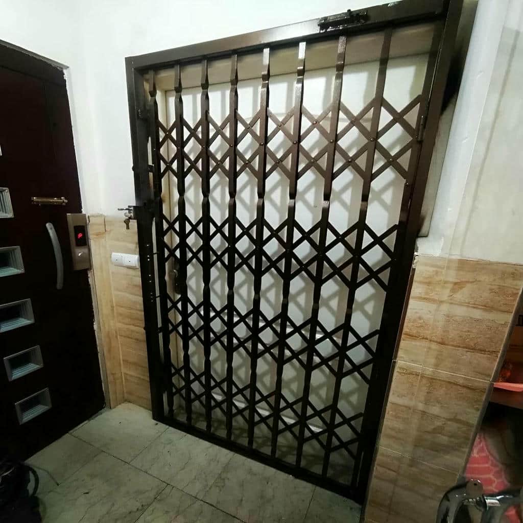 حفاظ پشت درب آپارتمان مدل آکاردئونی