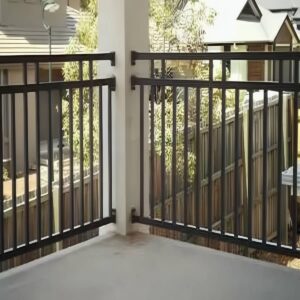 هندریل راه پله فلزی در بازسازی ساختمان قدیمی