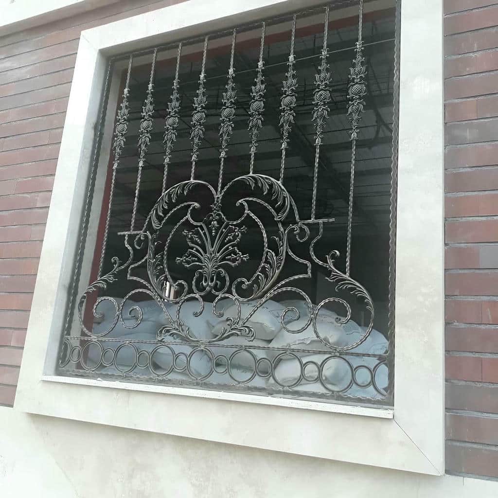 حفاظ پنجره فرفورژه طرح دکوراتیو