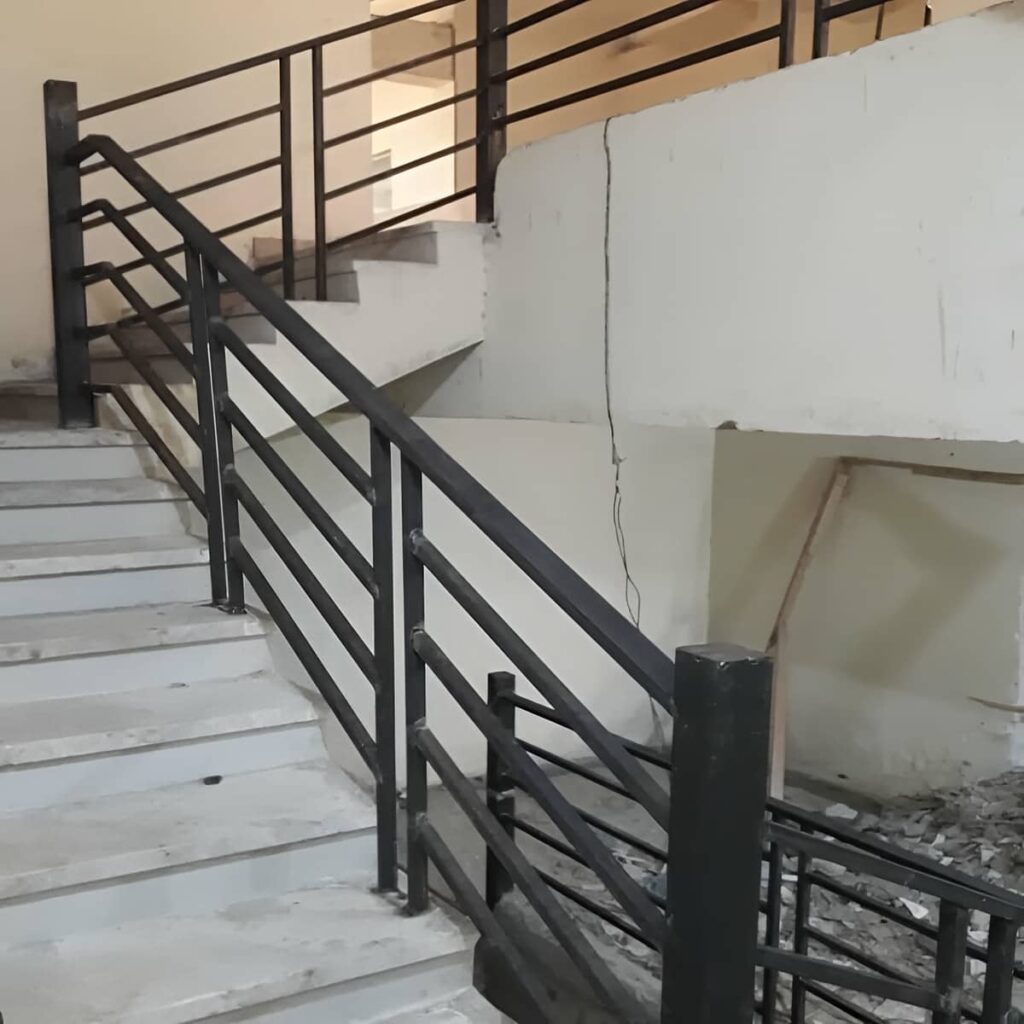 حفاظ لبه بالکن با پوشش مقاوم حفاظ لبه بالکن با پوشش مقاوم