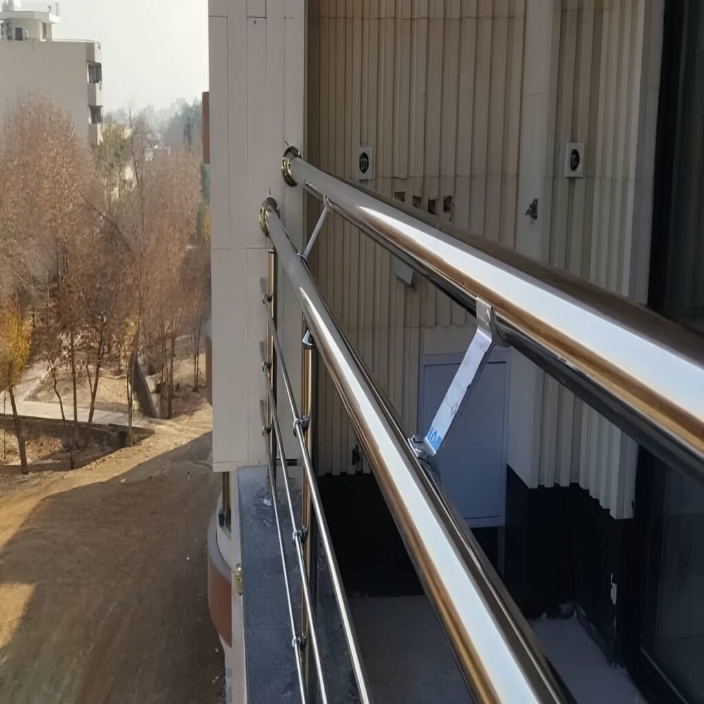 نرده پله ساختار مستحکم فلزی